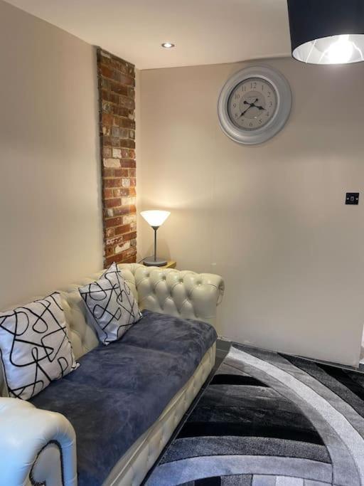 Flat 3 Meadow View Cozy Getaway Apartment Hurst Exterior photo